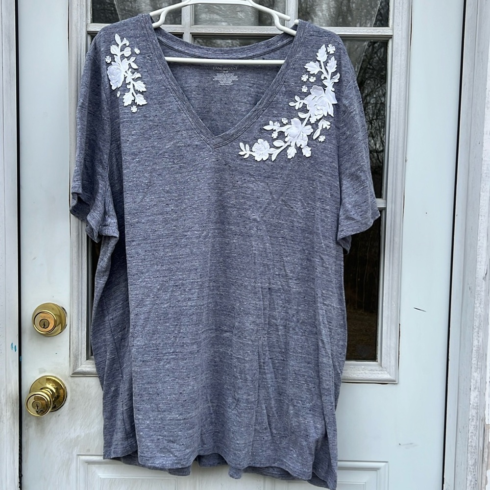 Lane Bryant T Shirt Gary White Floral Knit V Neck~Women’s Size 26/28